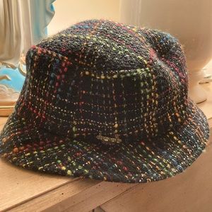 Liz Claiborne hat